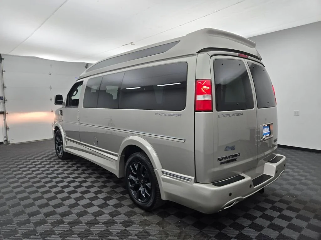 2023 GMC Savana Cargo Work Van - Photo 10