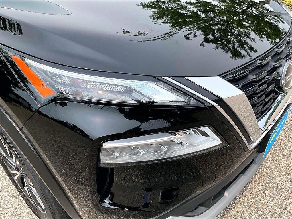 Used 2023 Black Nissan SV image 31