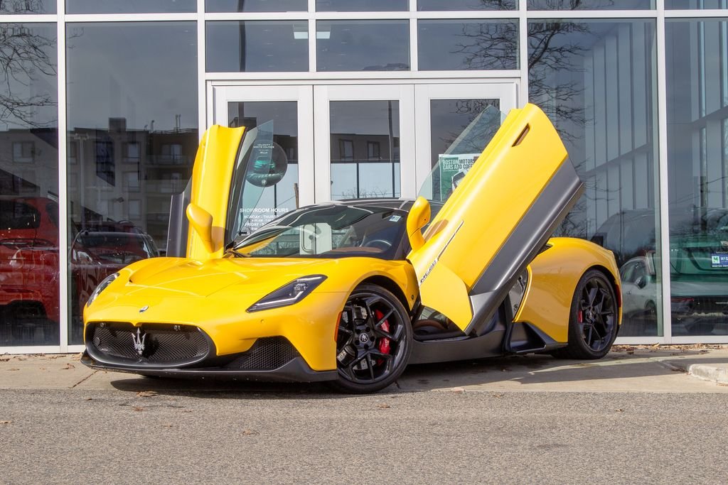Used 2022 Yellow Maserati Base image 2
