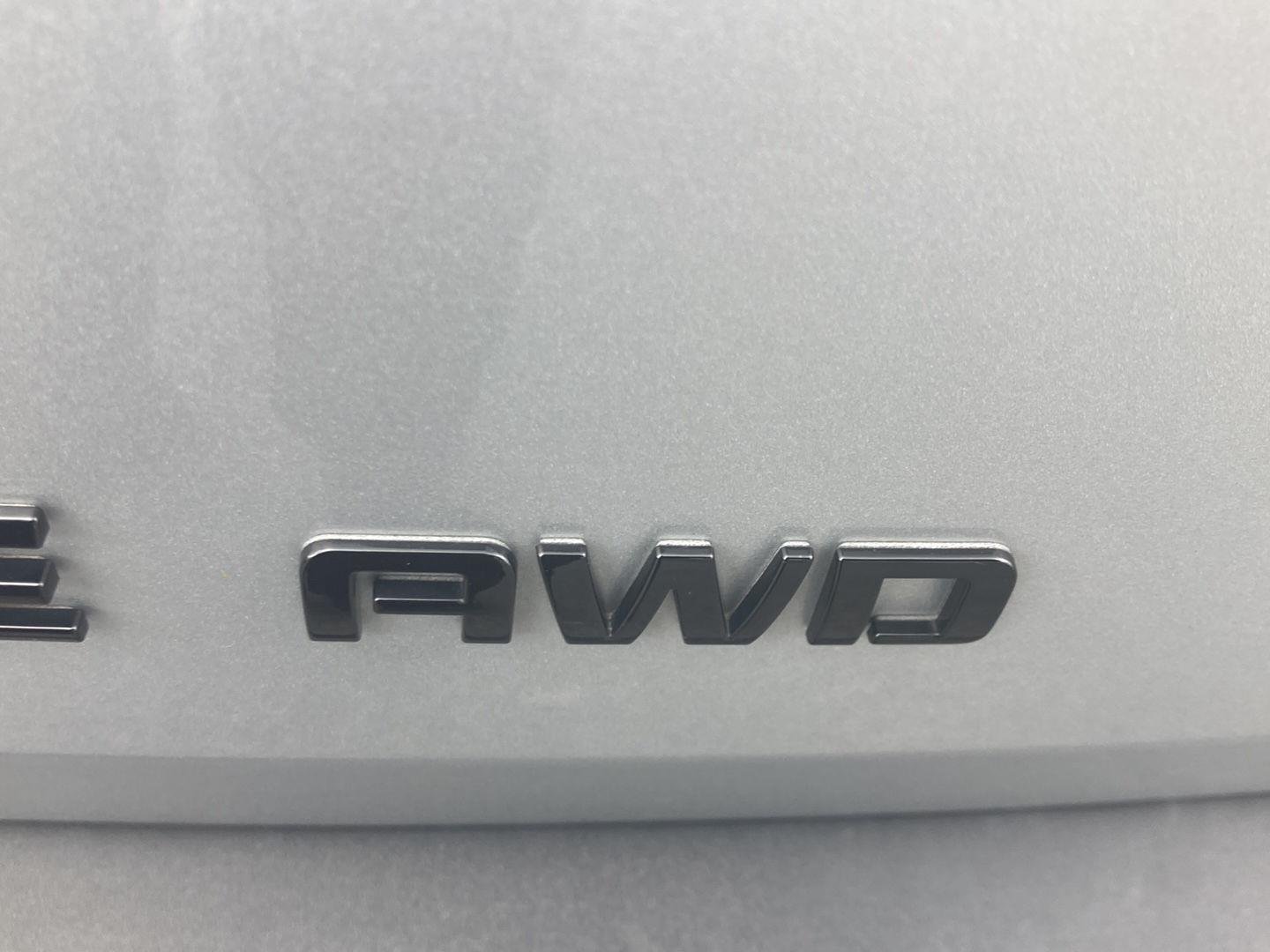 Used 2022 Silver Ice Metallic Chevrolet LT Cloth image 11
