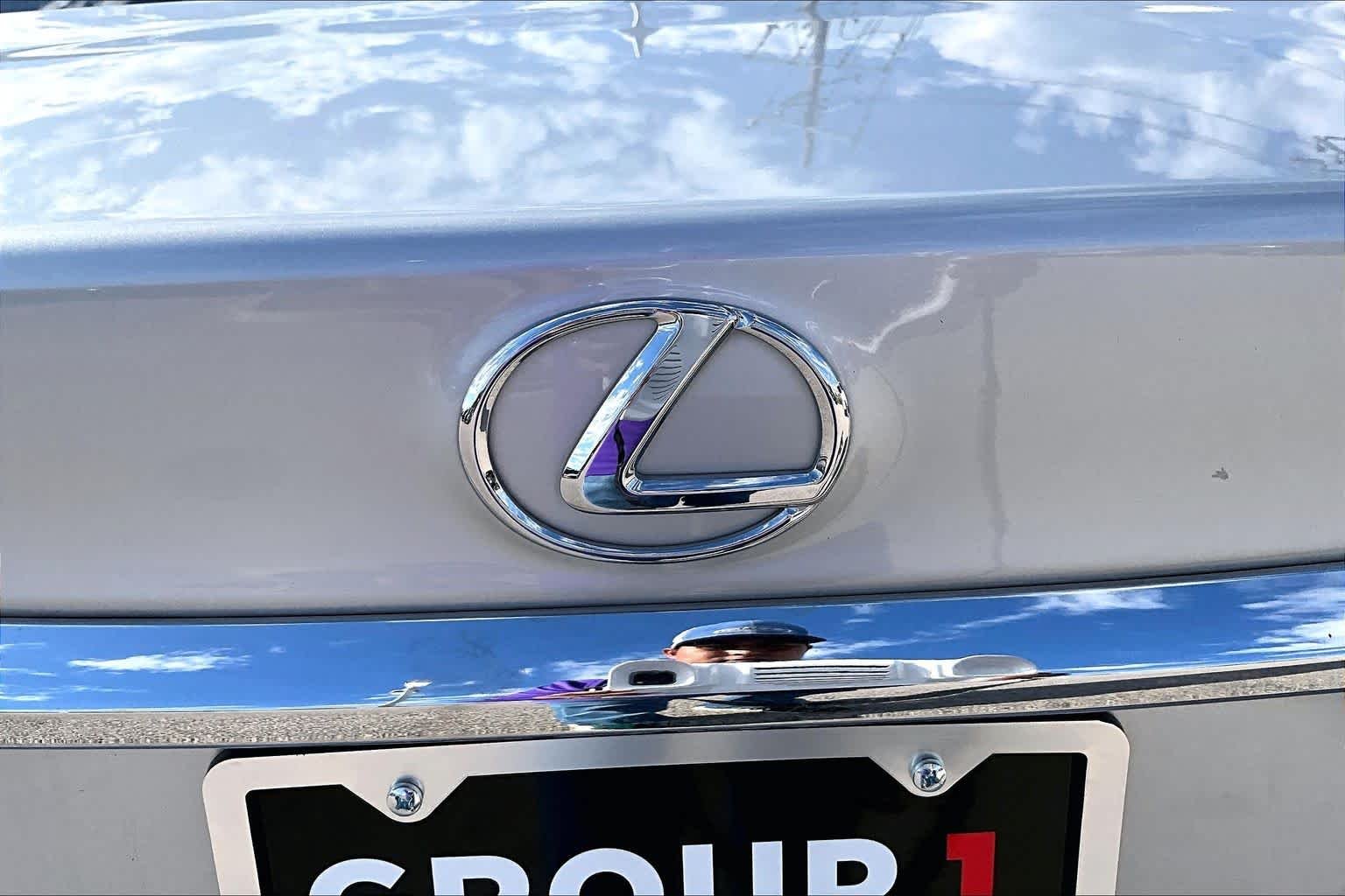 Used 2014 Silver Lining Metallic Lexus  image 31