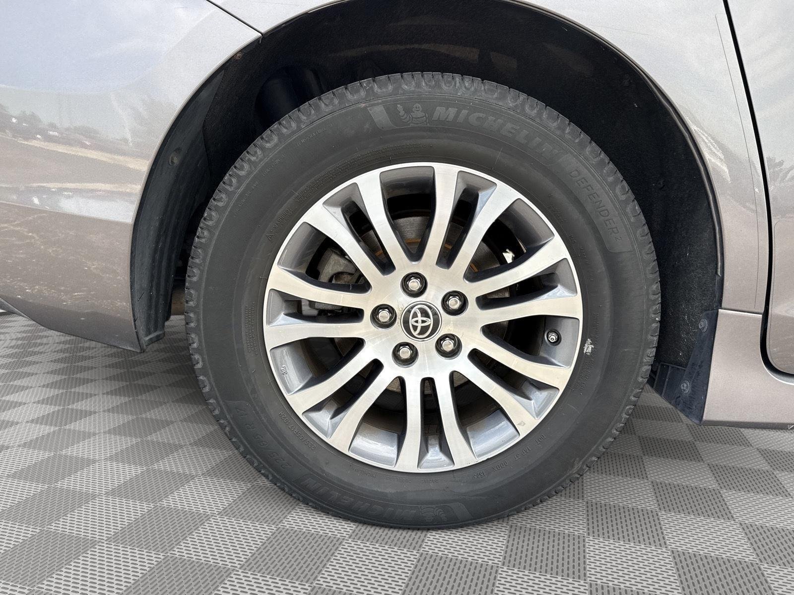 Certified Used 2020 Predawn Gray Mica Toyota XLE image 15