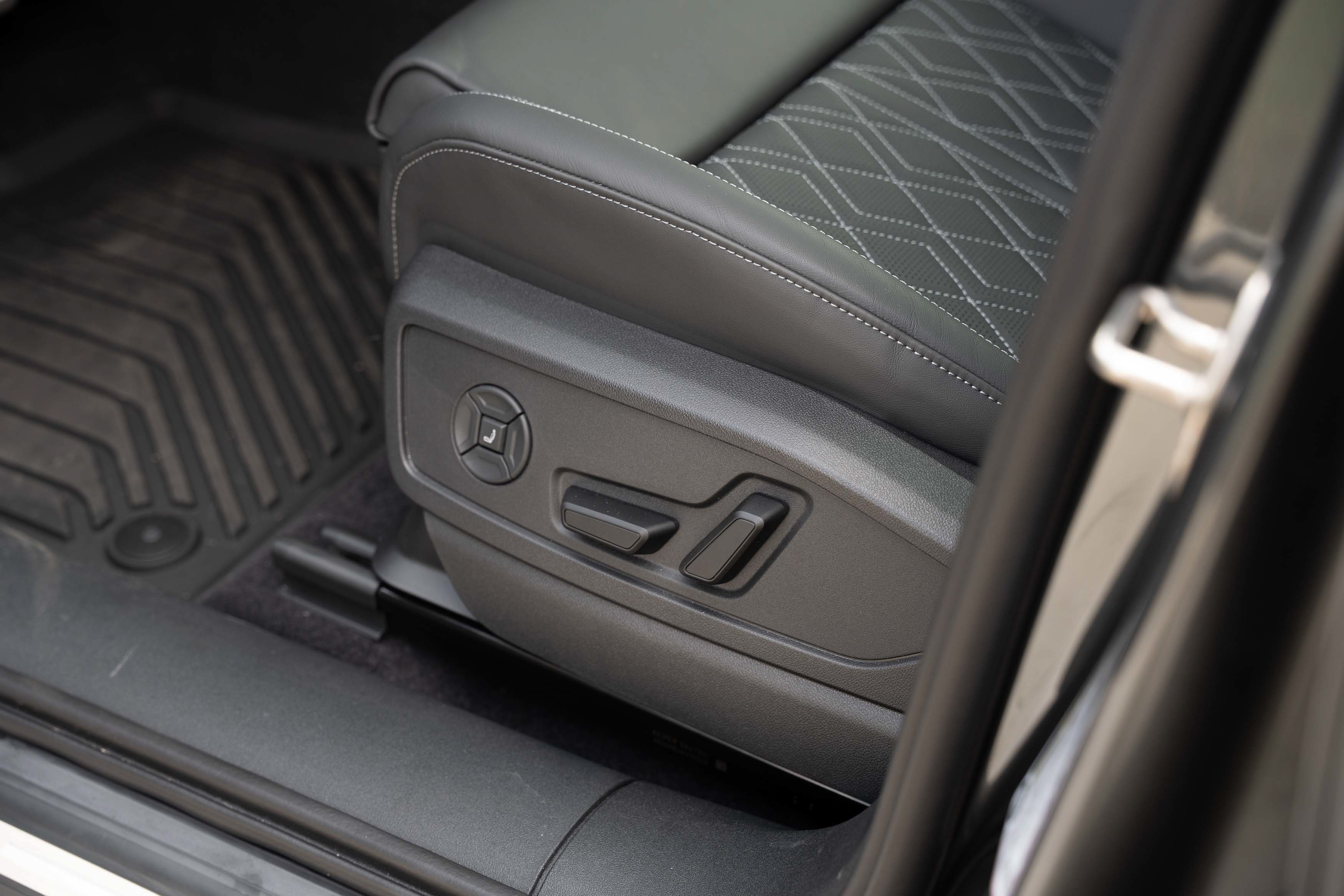 New 2026 Daytona Gray Audi Premium Plus image 20
