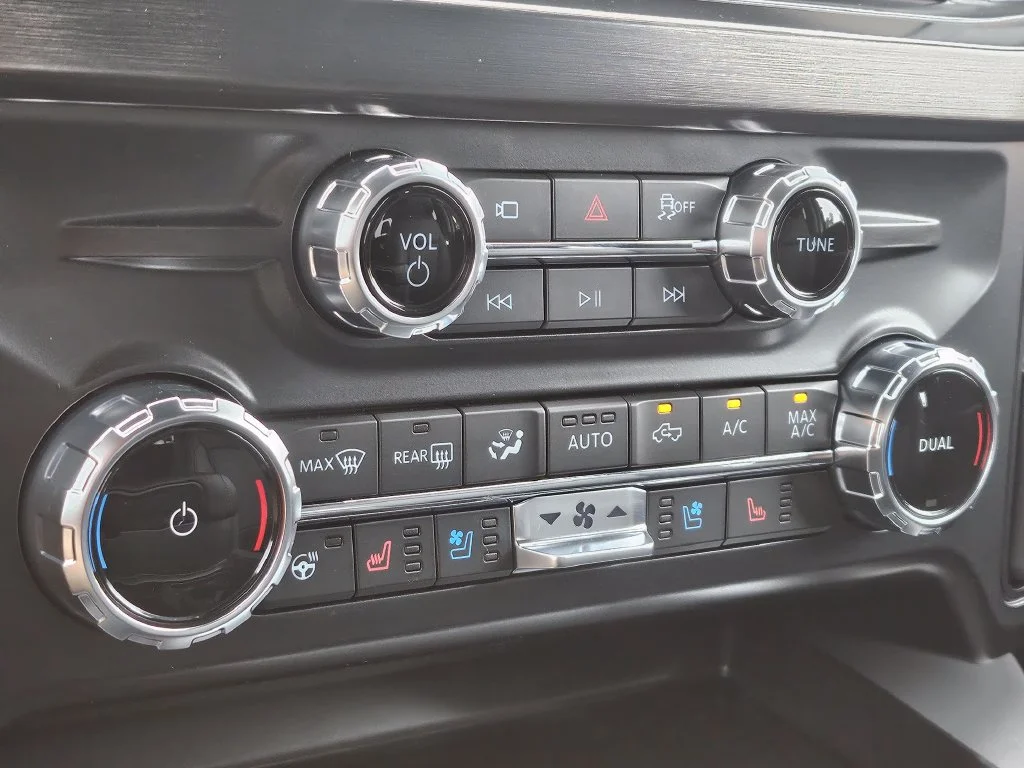 New 2027 Oxford White Ford F-250® Lariat® image 32