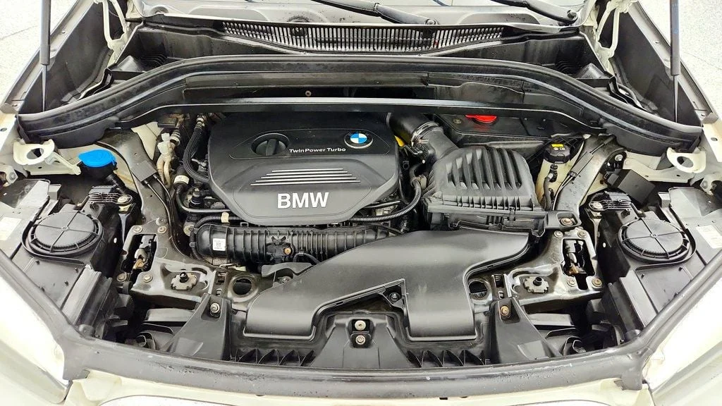 Used 2018 Alpine White BMW xDrive28i Sports Activity Vehicle image 28
