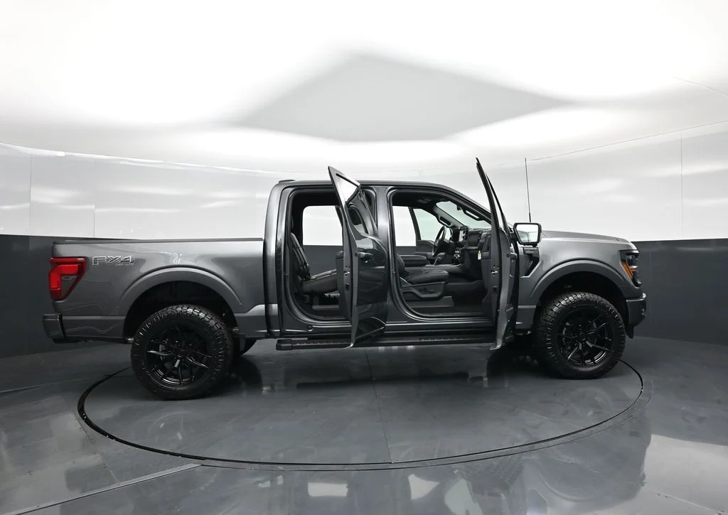 New 2026 Carbonized Gray Metallic Ford XLT image 4