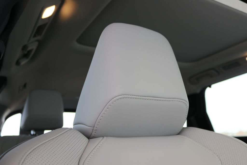 New 2026 MOONBOW BLUE INFINITI Luxe AWD image 43