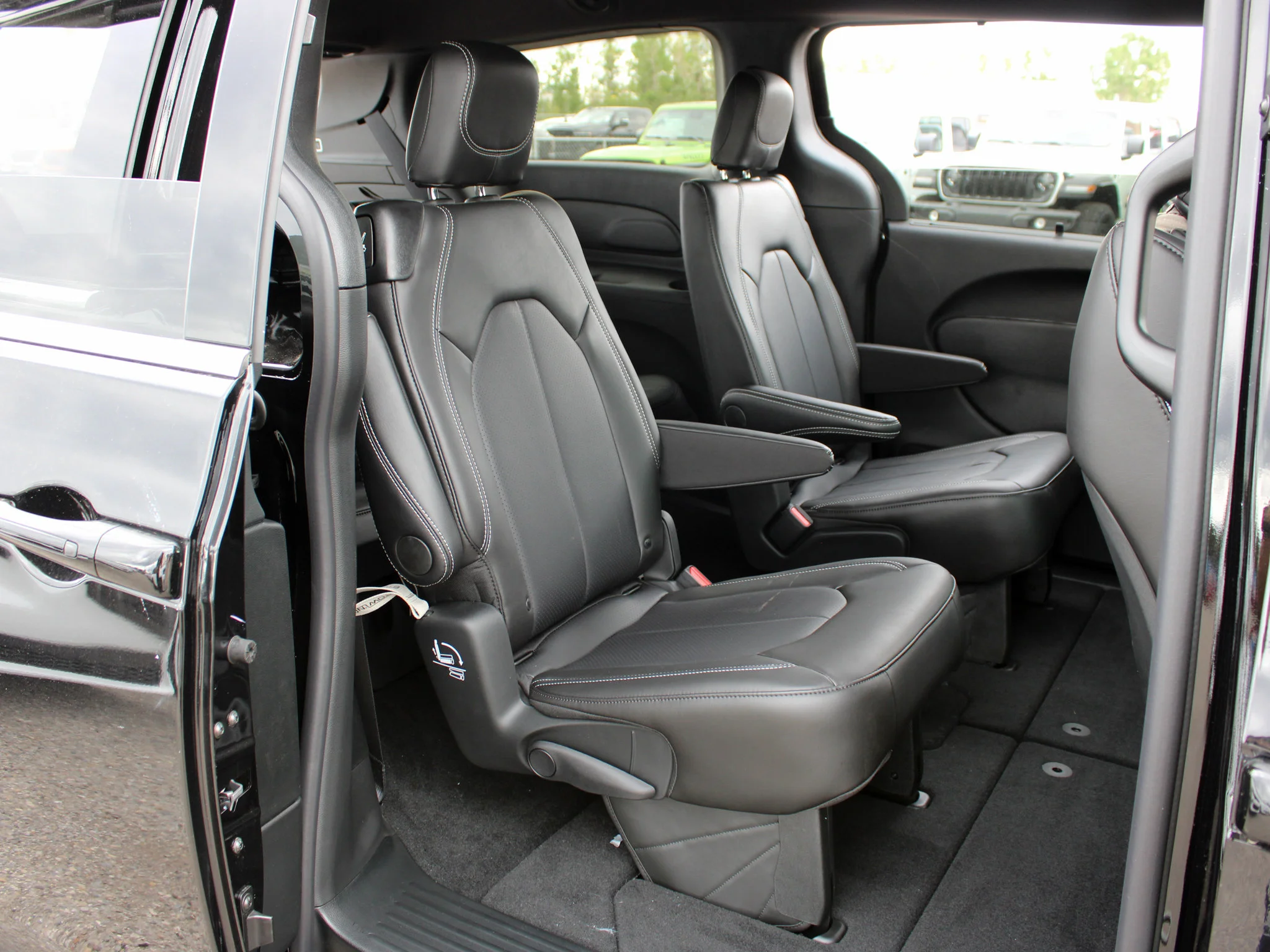 Used 2025 Black Chrysler SXT*, Heated Leather, Remote Start, Lane Departure Warning image 12