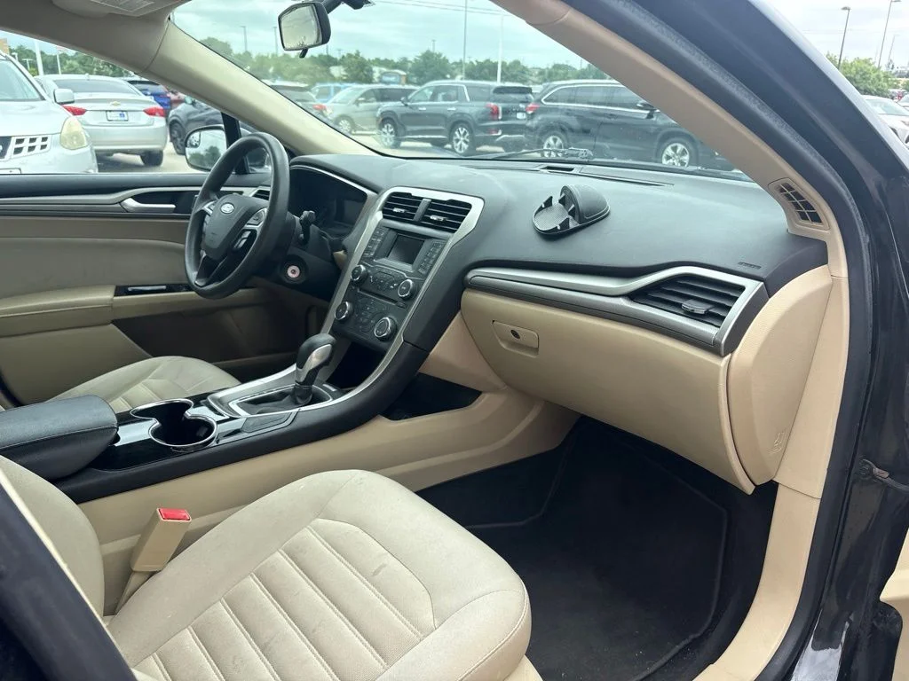 Used 2014 Tuxedo Black Metallic Ford SE image 22