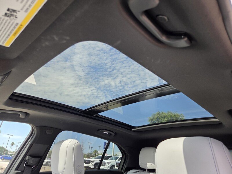 Used 2024 WHITE CADILLAC FWD 4DR SPORT image 17