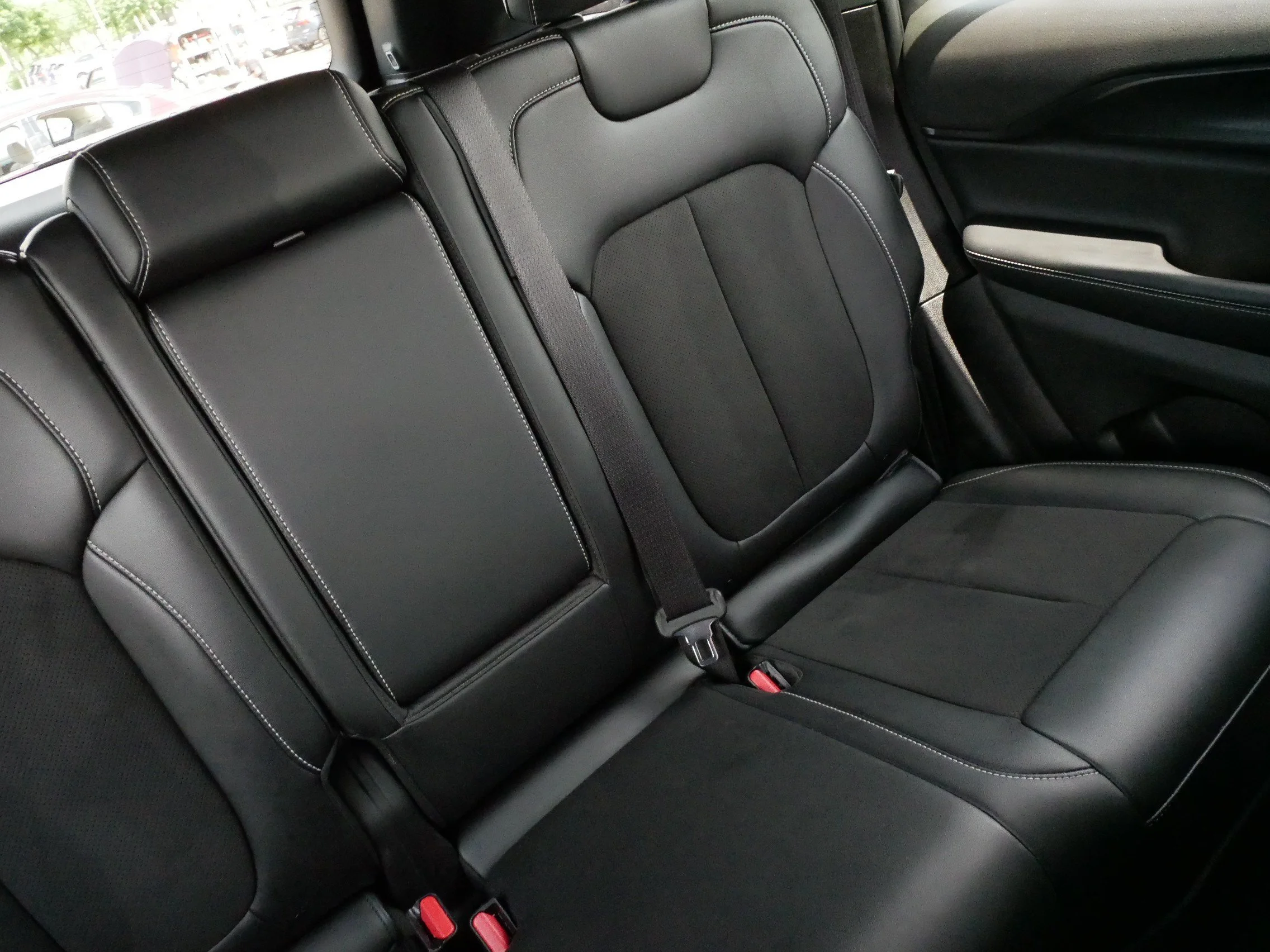 Used 2023 Silver Zynith Jeep Altitude image 14