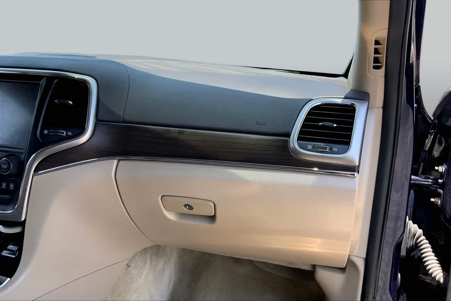 Used 2015 True Blue Pearlcoat Jeep Overland image 22