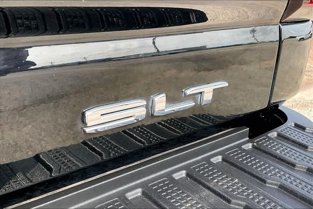 Used 2024 Black GMC SLT image 21