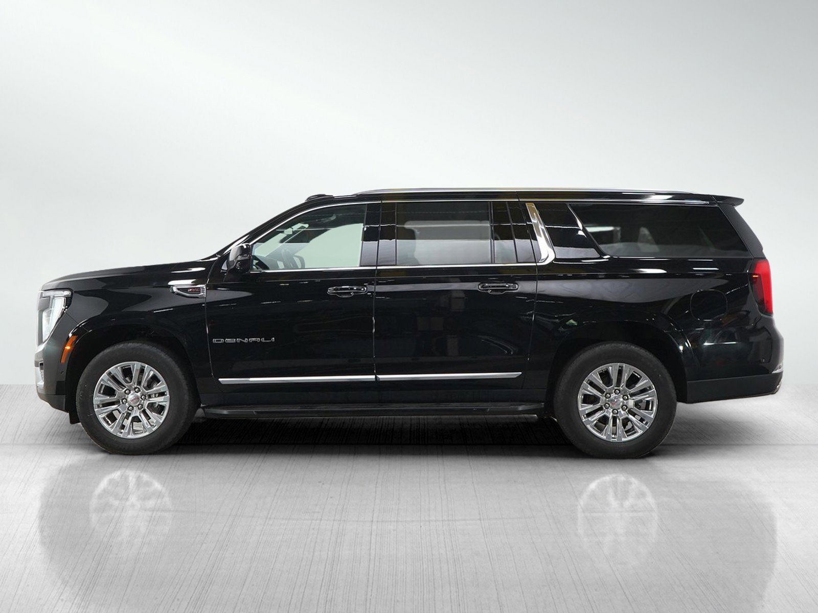 Used 2025 GMC Yukon XL Denali with VIN 1GKS2JRL8SR244603 for sale in Minneapolis, Minnesota