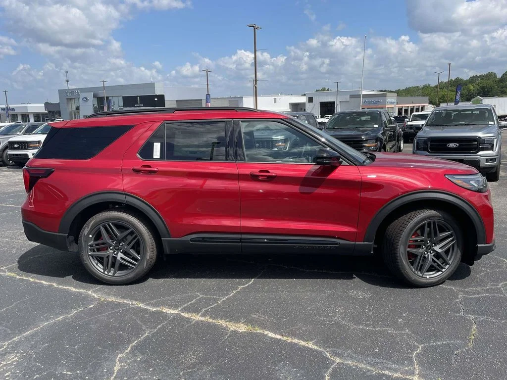 New 2026 Rapid Red Metallic Tinted Clearcoat Ford ST-Line image 2