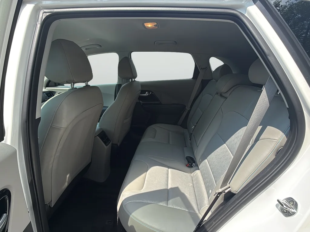 Used 2019 White Kia EX image 27