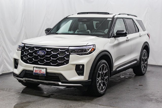 New 2027 Star White Metallic Tri-Coat Ford Platinum™ image 4