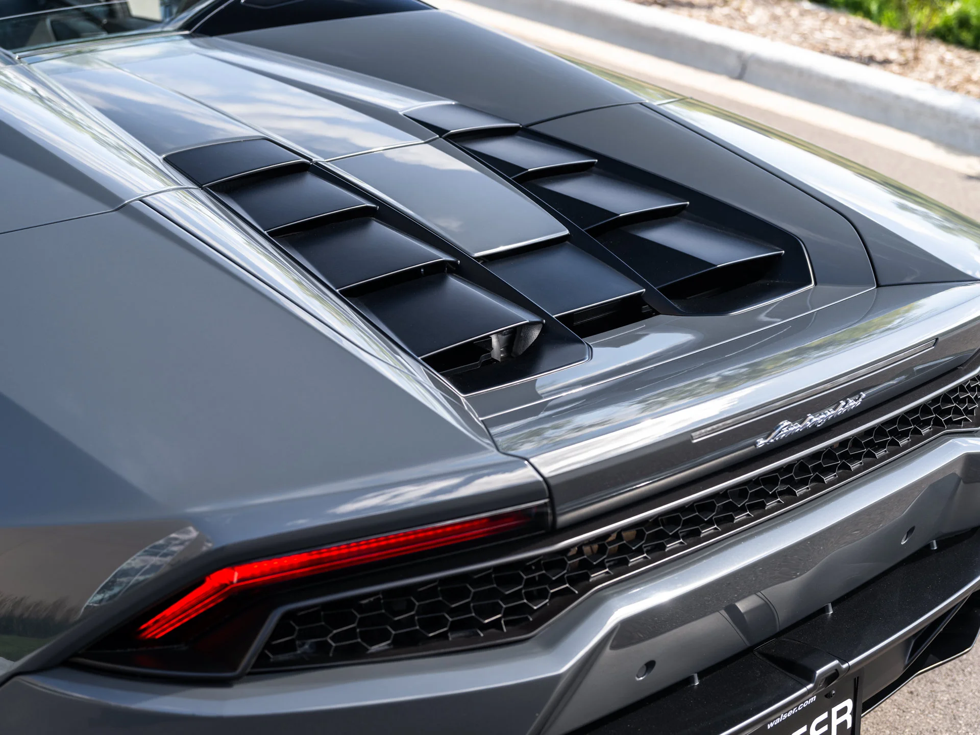 Used 2016  Lamborghini LP610-4S image 16