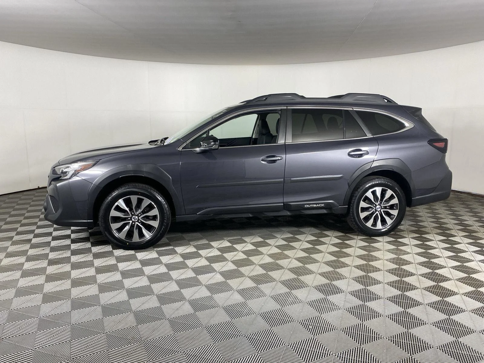 Used 2024 Magnetite Gray Metallic Subaru Limited image 5
