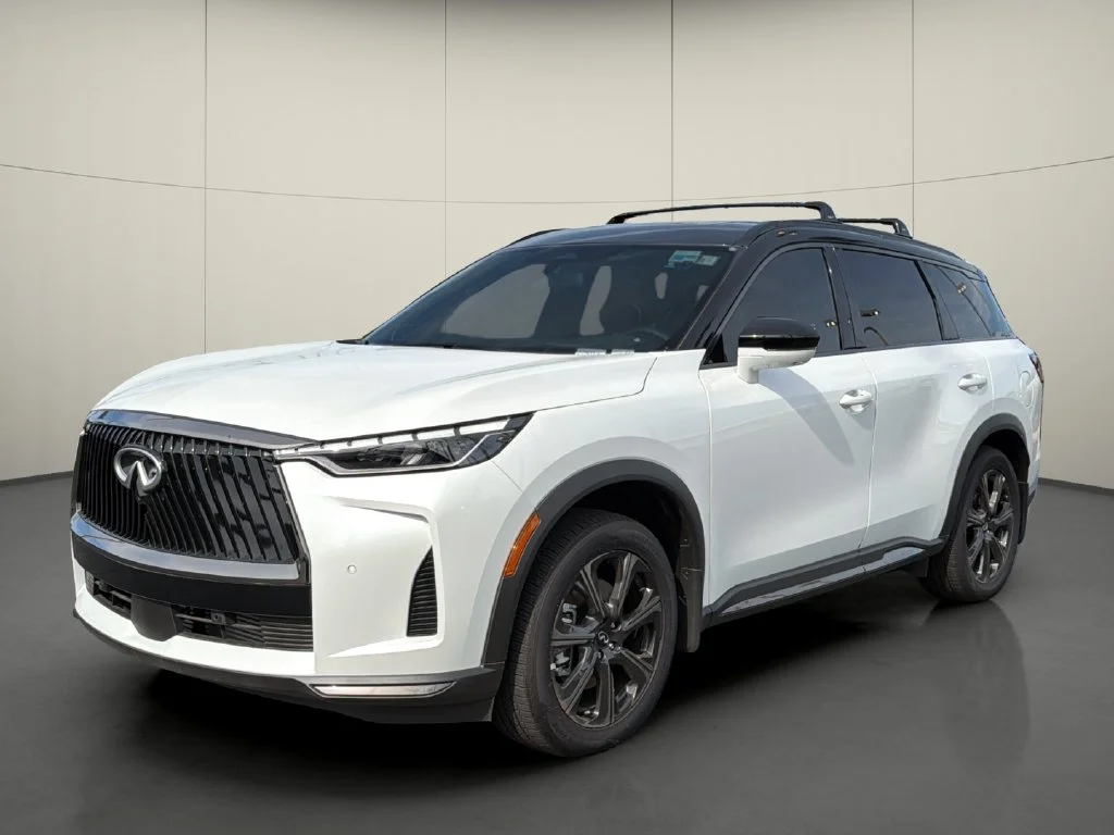 New 2027 2T RAD WHT INFINITI Autograph AWD image 3