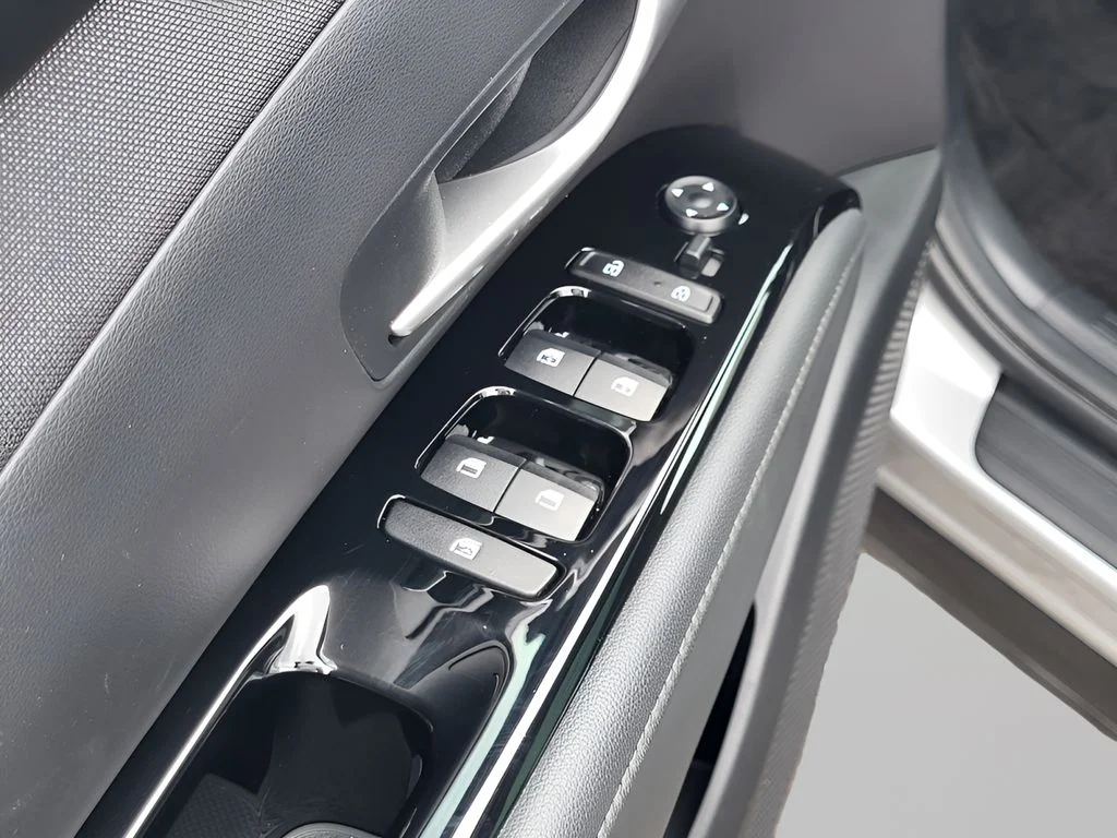 Used 2024 Shimmering Silver Hyundai Limited image 19