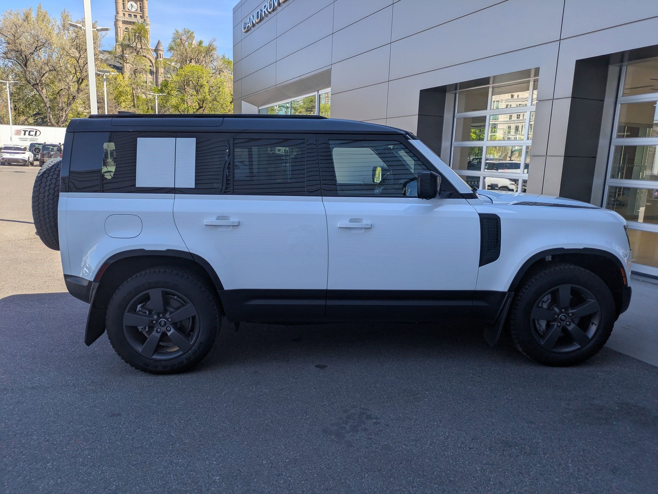 Used 2025 Fuji White Land Rover 110 P300 S image 4