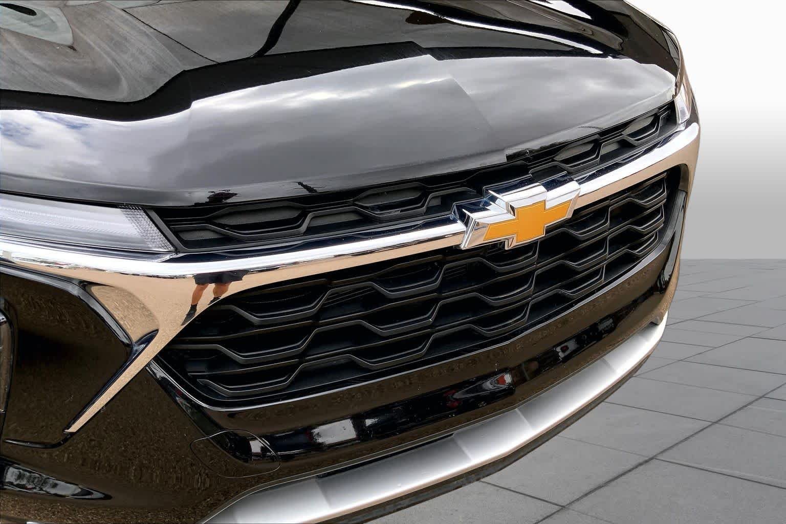 Used 2025 Mosaic Black Metallic Chevrolet LT image 30