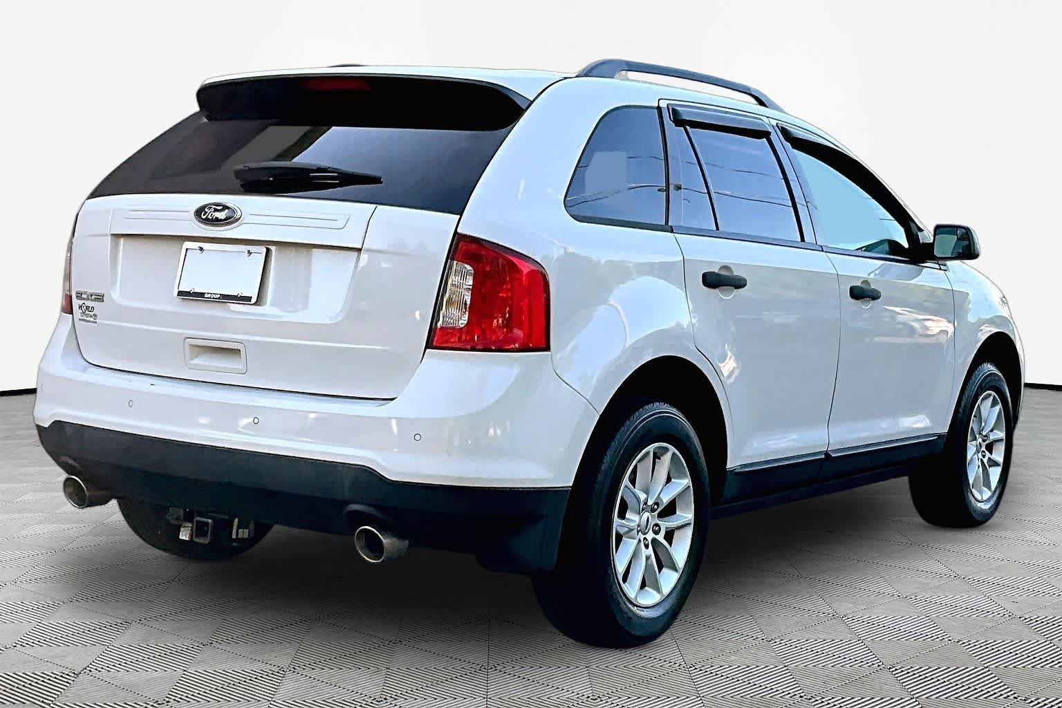 Used 2013 White Suede Ford SE image 13