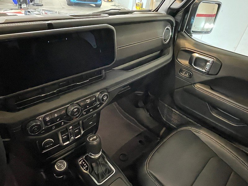 Used 2025 GRAY Jeep Sahara 4 Door 4x4 image 11