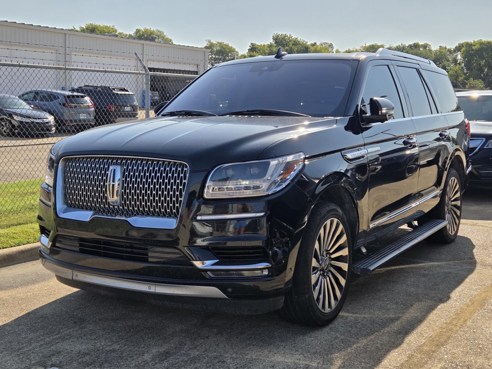 Used 2018 Black Velvet Lincoln Reserve image 3
