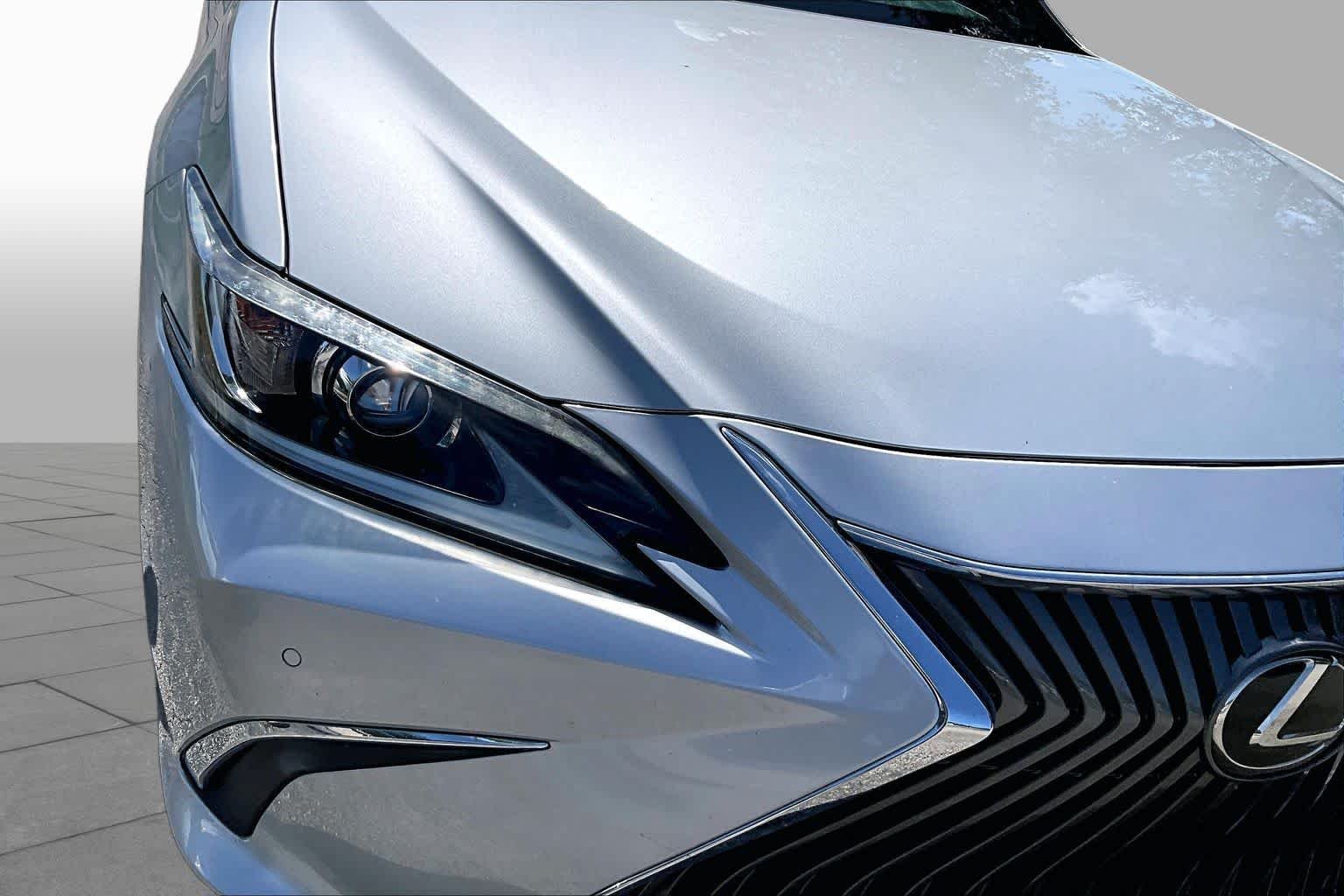 Used 2019 Silver Lining Metallic Lexus  image 28