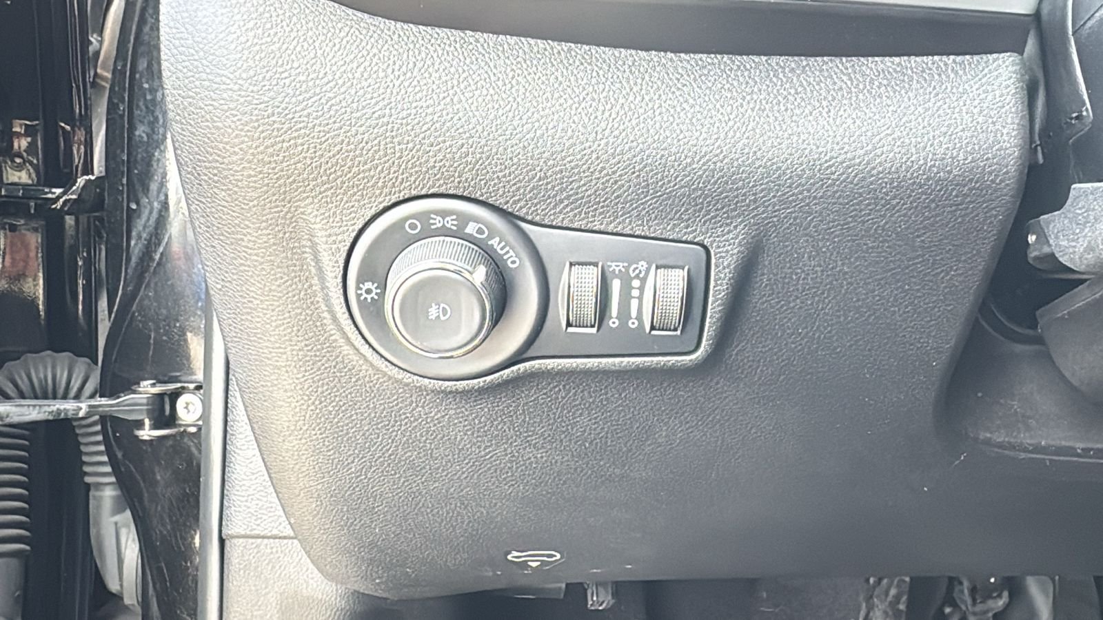 Used 2023 Black Jeep Latitude Lux image 22