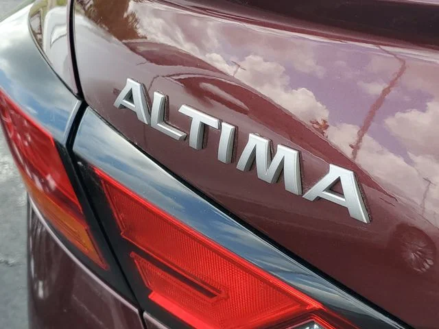 Used 2024 Red Nissan 2.5 SV image 6