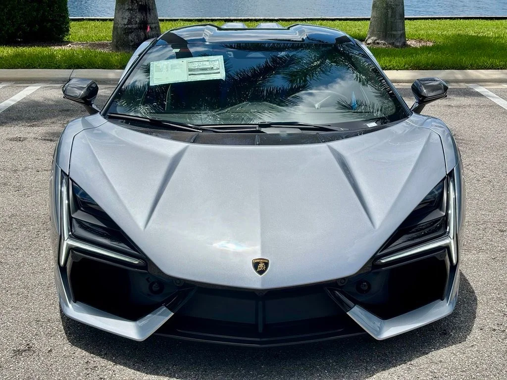 New 2026 Grigio Lamborghini Base image 2