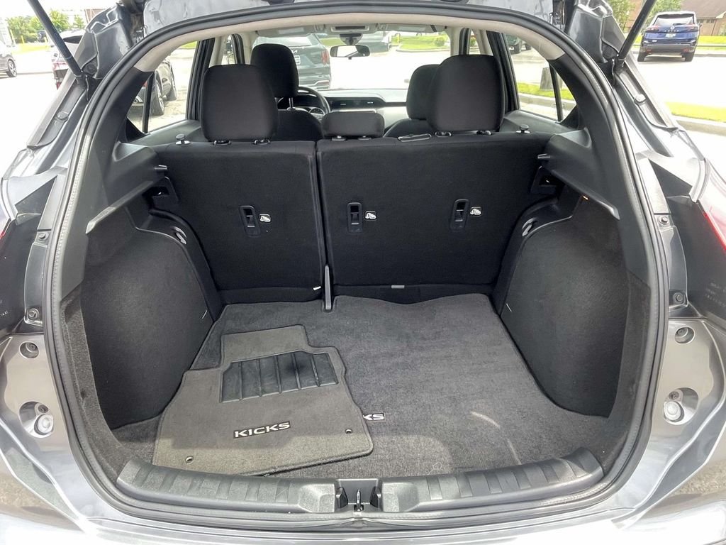 Used 2023 Gray Nissan S image 8