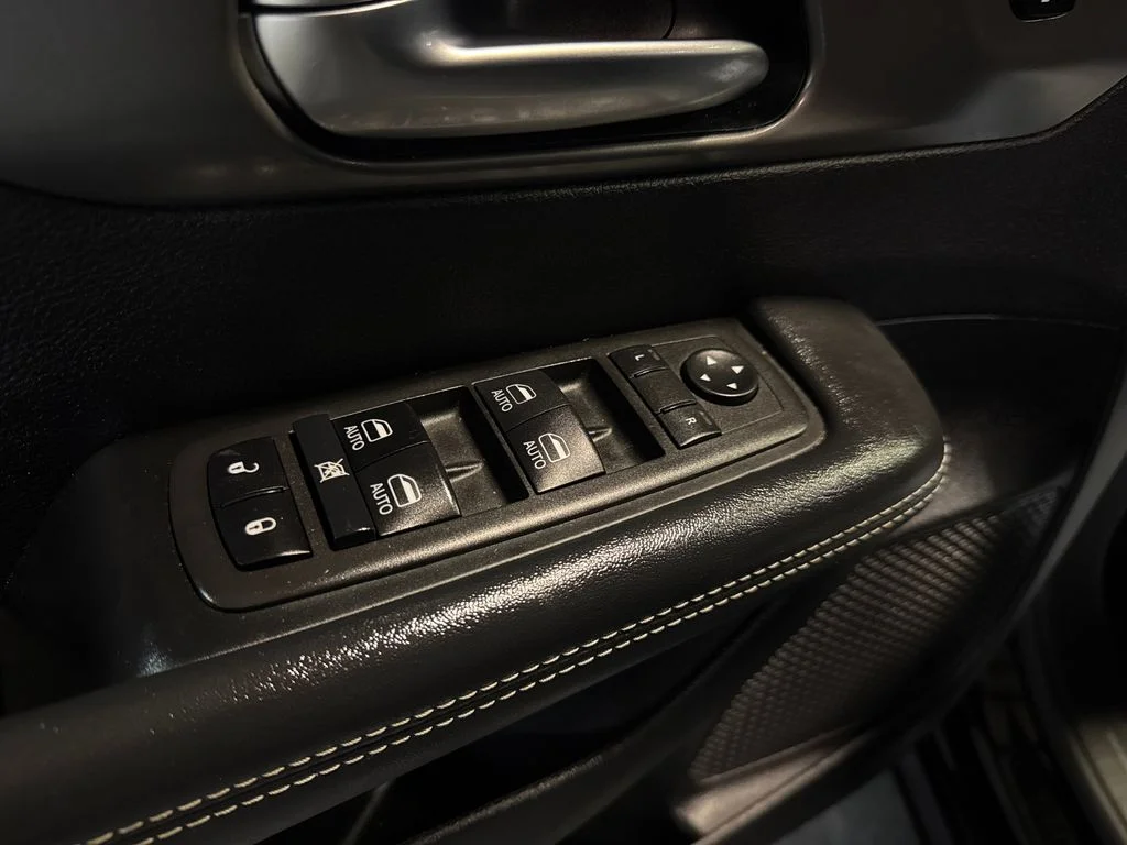 Used 2025 Black Chrysler Select image 10
