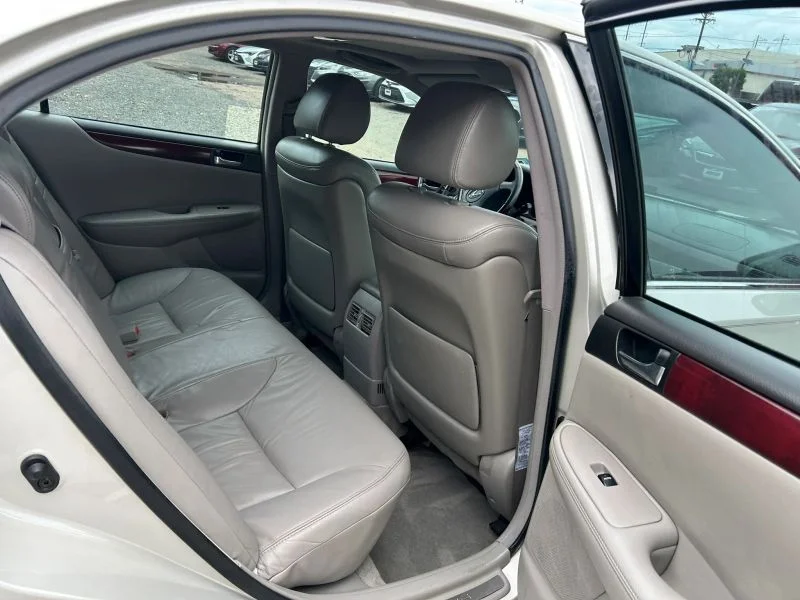 Used 2003 Gold Lexus ES 300 Sedan 4D image 23