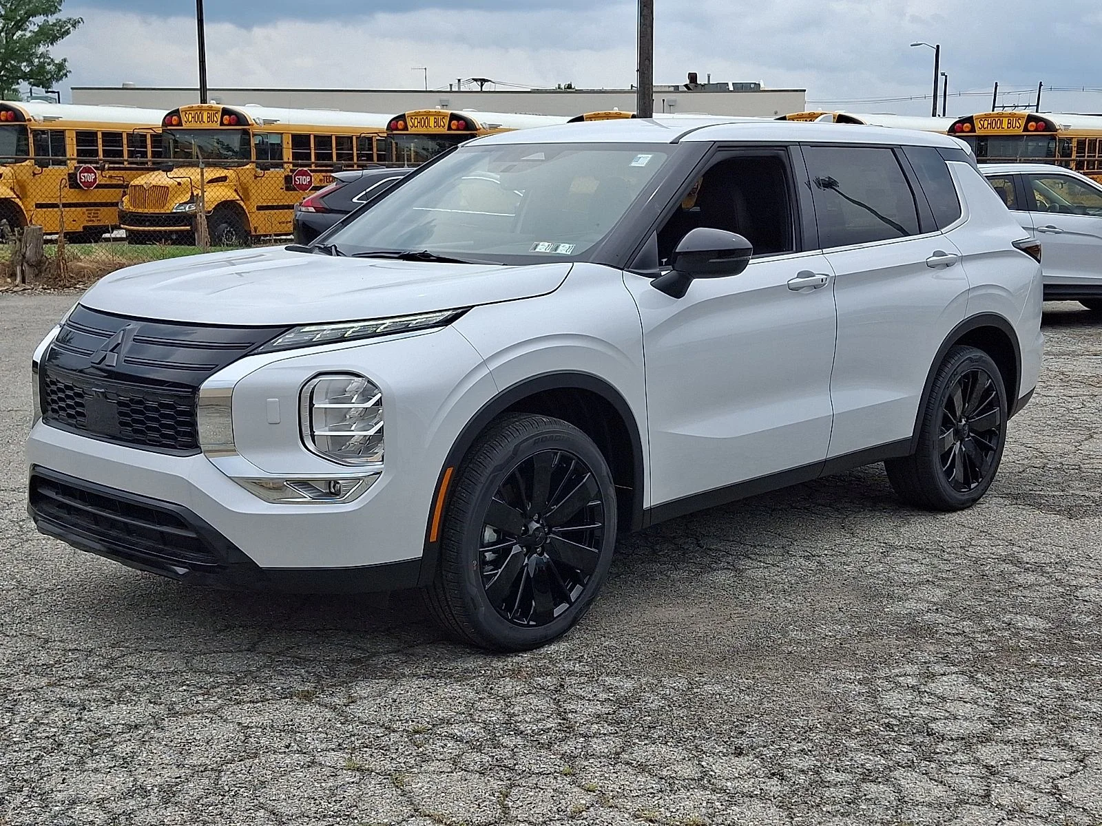 New 2026 White Mitsubishi LE image 7
