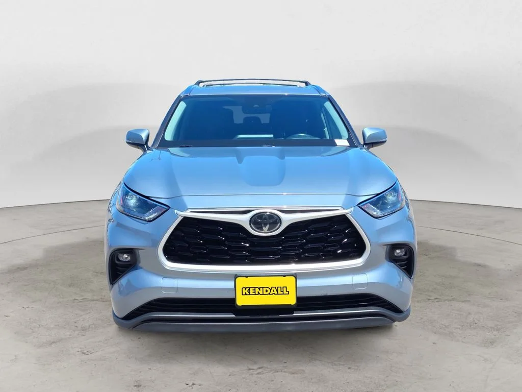Used 2021 Gray Toyota XLE image 8