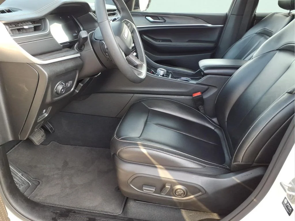 Used 2024 White Jeep Limited image 19
