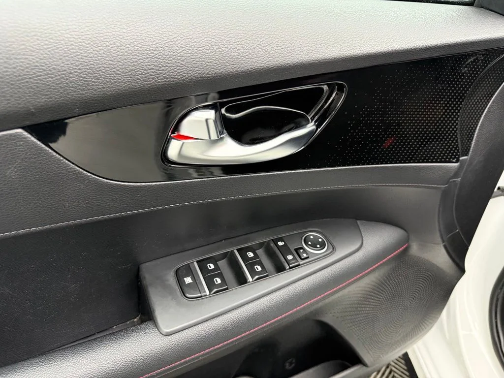 Used 2023 White Kia GT image 17