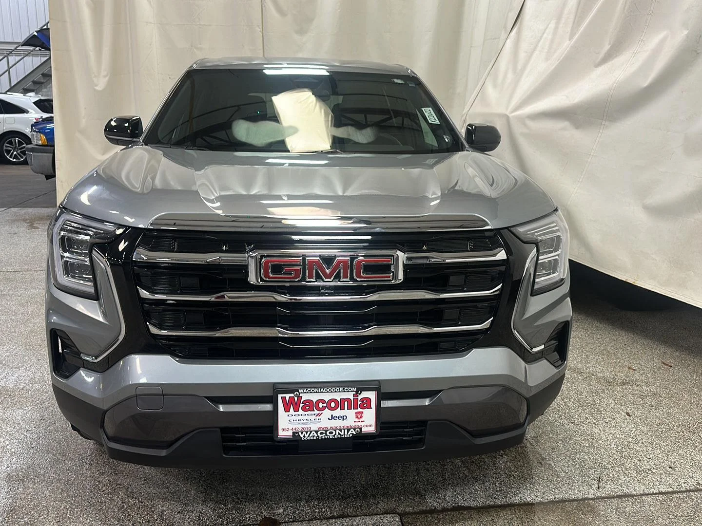 Used 2026 Sterling Metallic GMC AWD Elevation image 8