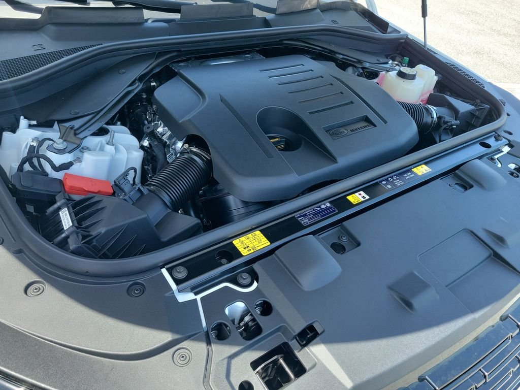 New 2026 Fuji White Land Rover Dynamic SE image 30