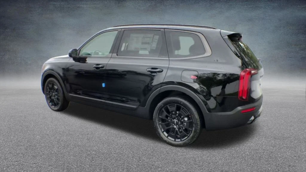 Used 2022 Black Kia EX image 16