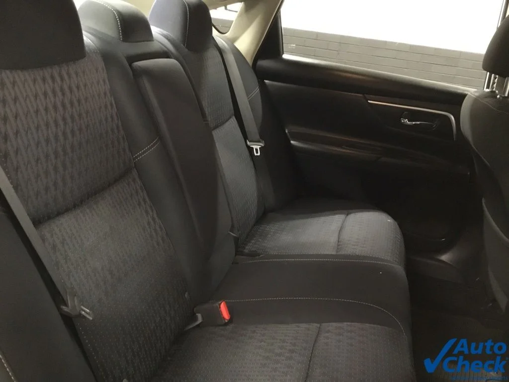 Used 2016 White Nissan 2.5 SV image 30