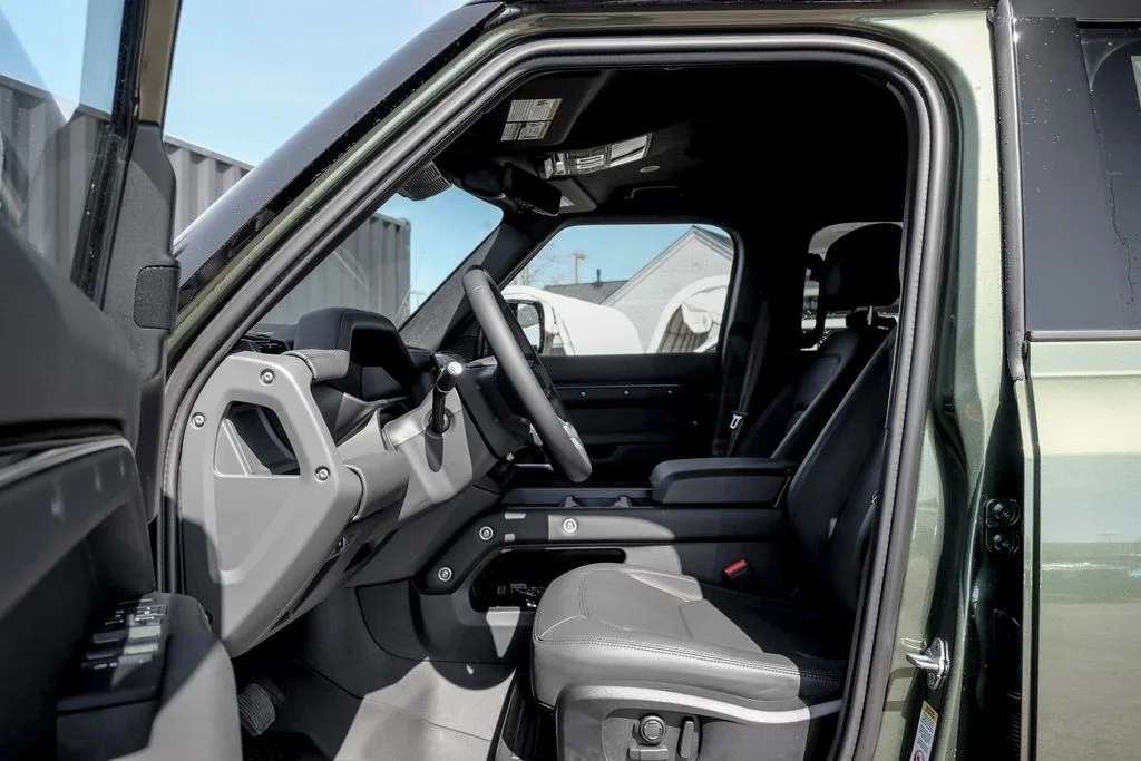 New 2026 Woolstone Green Land Rover X-Dynamic SE image 10