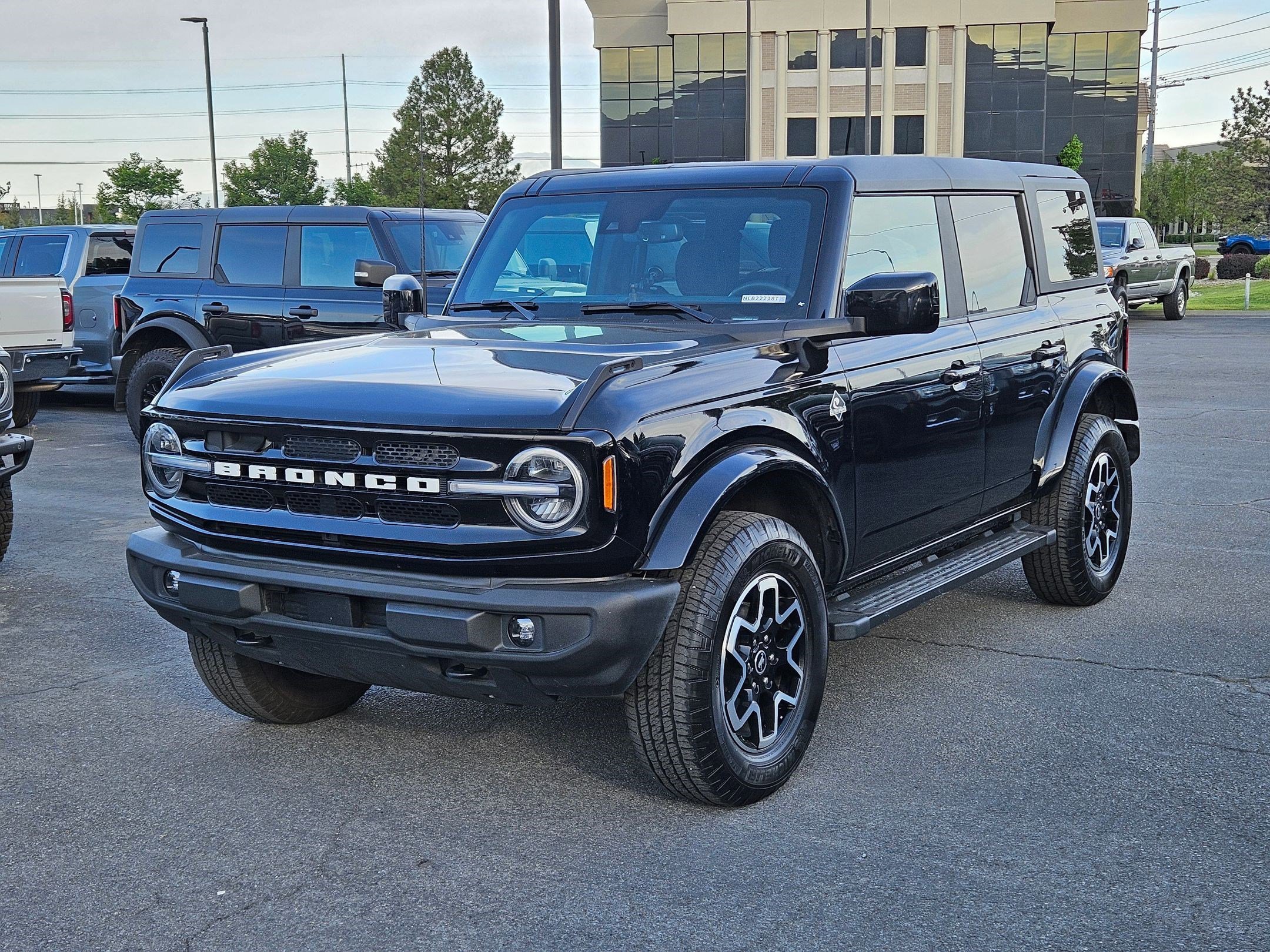 Used 2022 Shadow Black Ford Outer Banks image 8