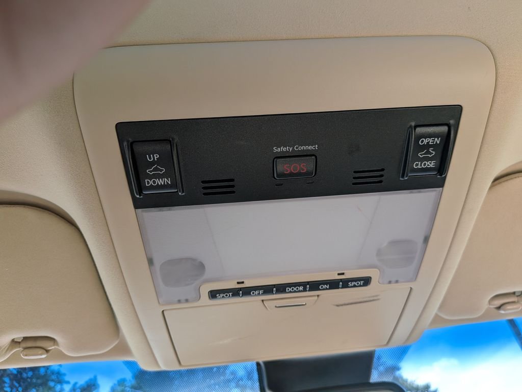 Used 2013  Lexus 460 image 21