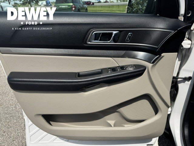 Used 2018 White Platinum Clearcoat Metallic Ford XLT image 9