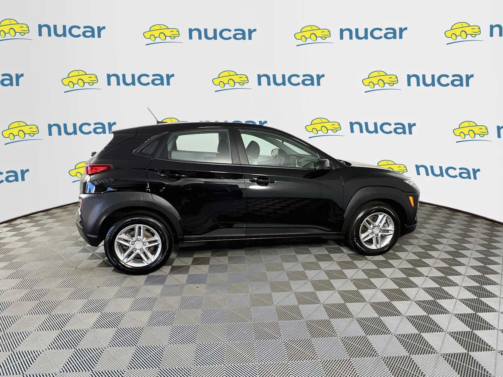 Used 2020 Ultra Black Hyundai SE image 8